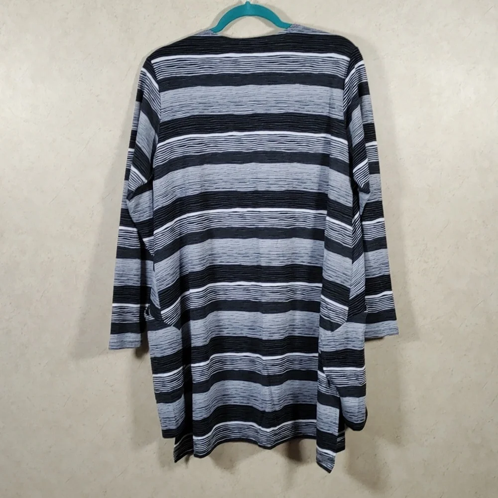 H146 Sympli black and white wavy striped Sugarcoat 10 NWT